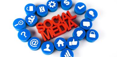 Reklame på de sociale medier Mobilt og individuelt